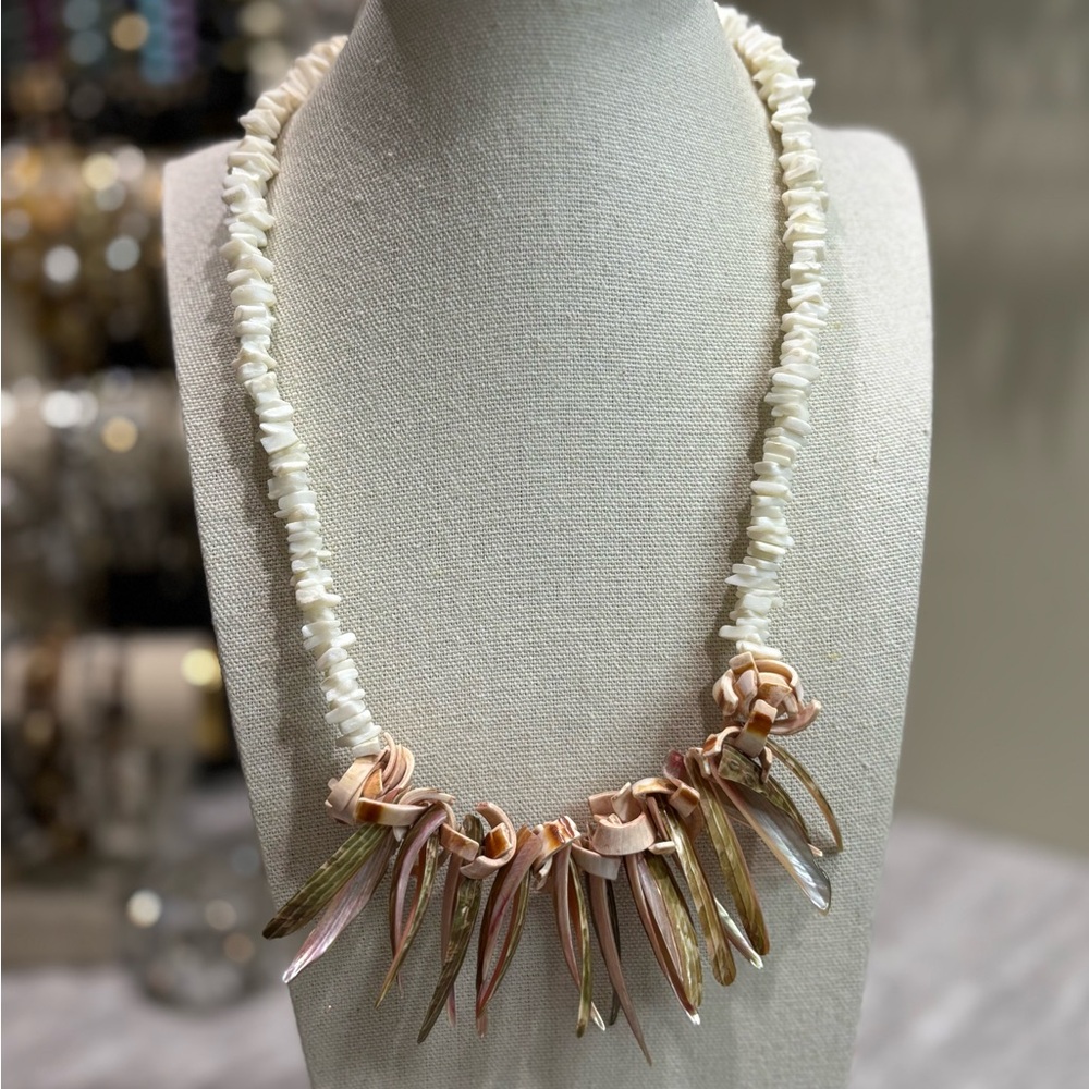 Vintage Shell Necklace Mother Of Pearl Puma White
